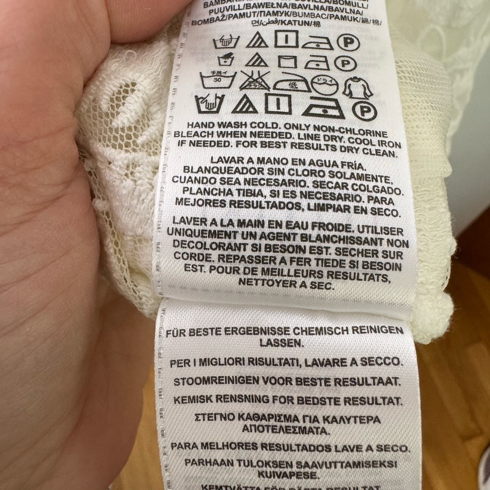 Guess Jeans shear top size small - Picture 5 of 6